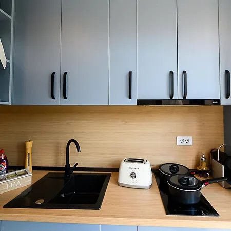 & Garden Madonna - Petunilor Apartman Craiova