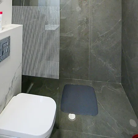 Madonna - Petunilor קריובה