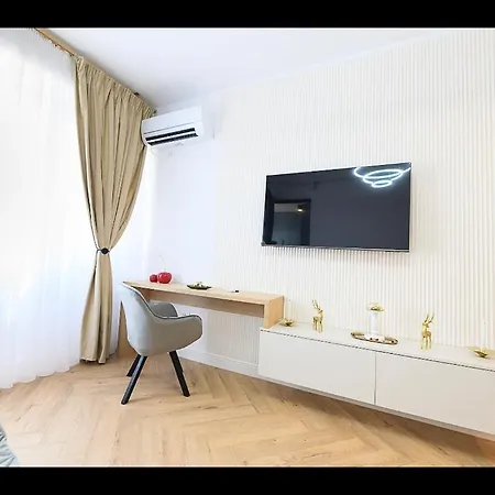 Madonna - Petunilor קריובה