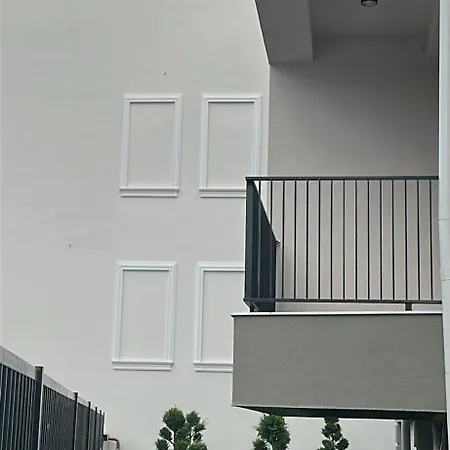& Garden Madonna - Petunilor Appartement Craiova
