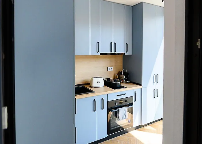 & Garden Madonna - Petunilor Apartman