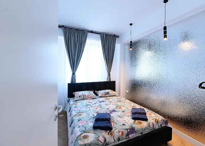 & Garden Madonna - Petunilor Apartament Craiova