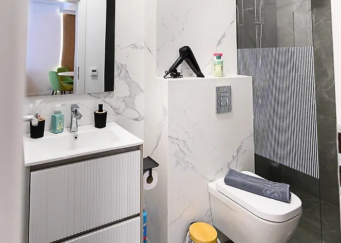 & Garden Madonna - Petunilor