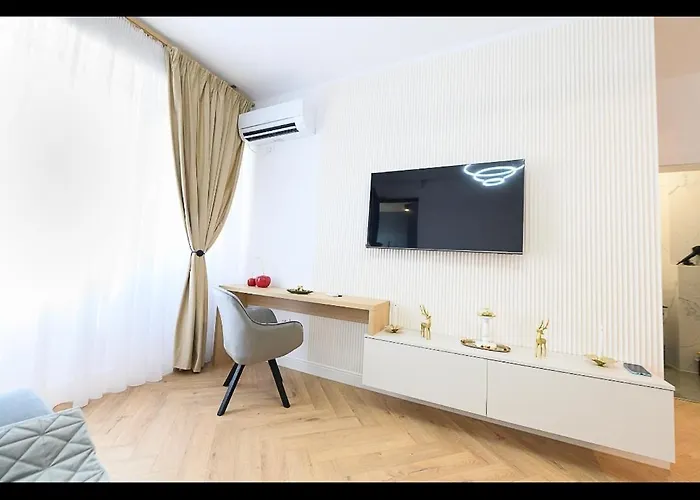 & Garden Madonna - Petunilor Craiova