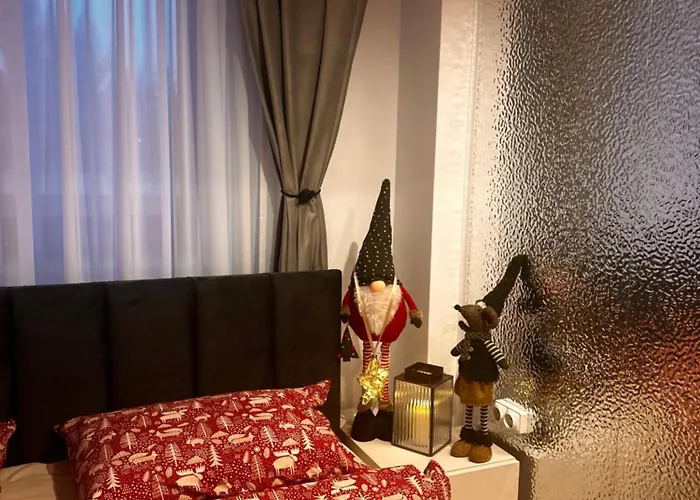 & Garden Madonna - Petunilor Apartman *